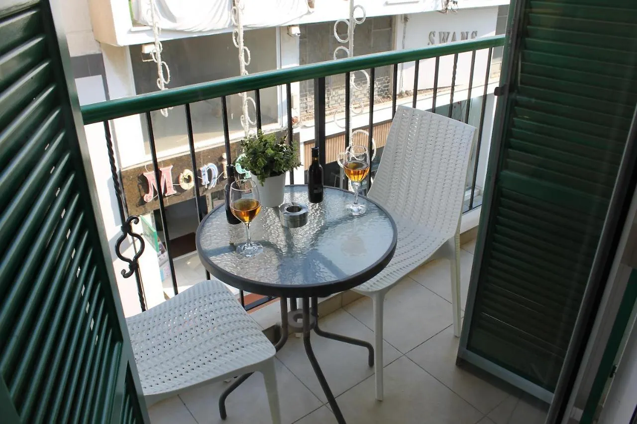 4You Studios Larnaca 0*,  Chipre