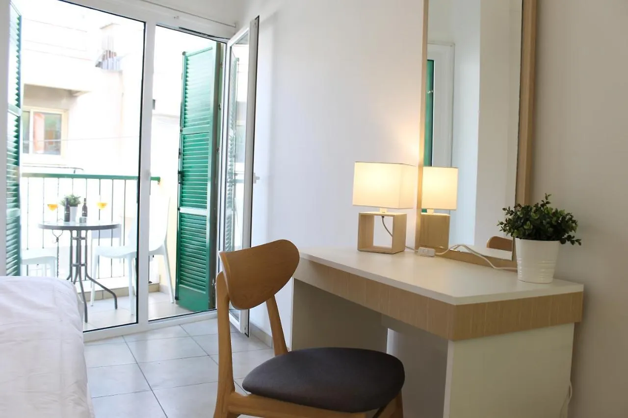 4You Studios Larnaca 0*,  Chipre