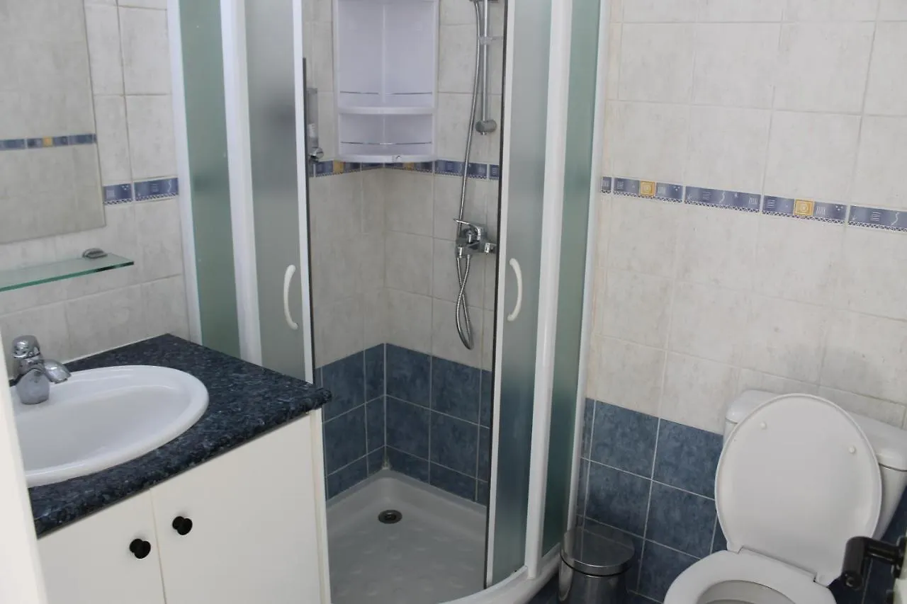 4You Studios Larnaca 0*,  Chipre